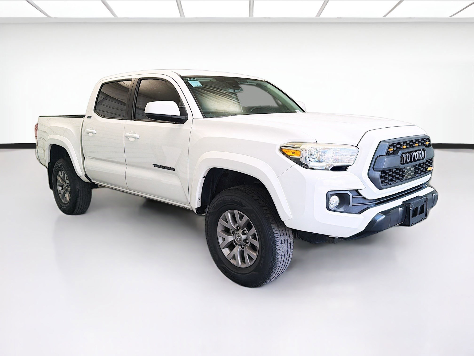 Used 2018 Toyota Tacoma SR5 image 3