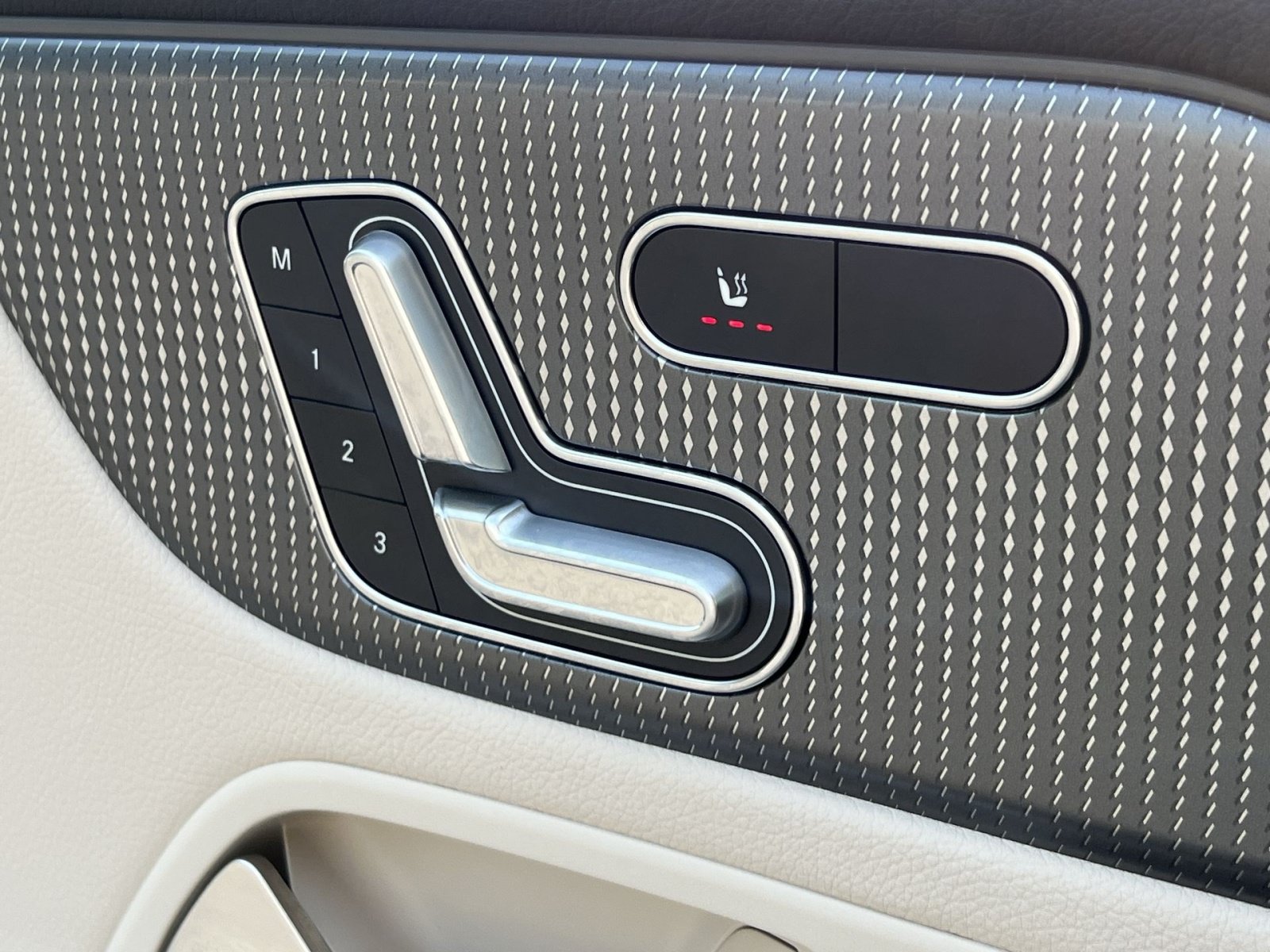 Certified 2022 Mercedes-Benz GLB 250 4MATIC image 40