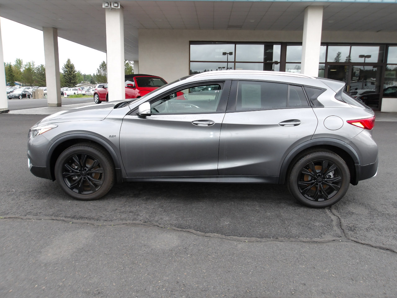 Used 2018 INFINITI QX30 Premium w/ Navigation Package image 2