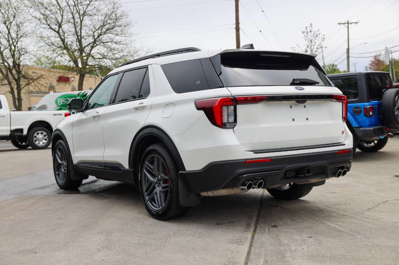 Used 2025 Ford Explorer ST AWD/4WD image 5