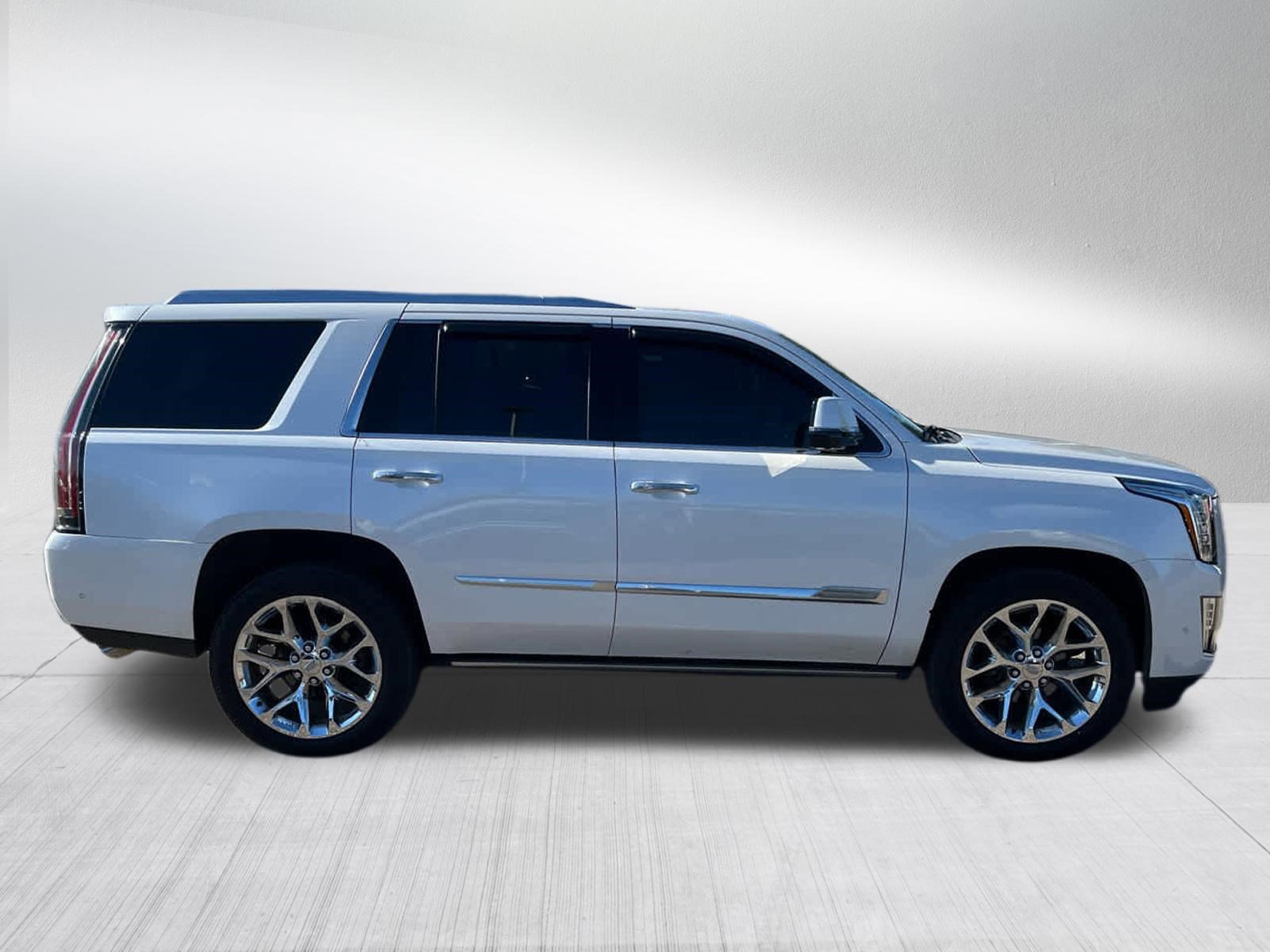 Used 2018 Cadillac Escalade Platinum AWD/4WD image 10