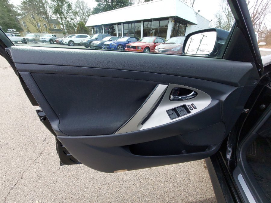 Used 2010 Toyota Camry SE FWD image 8