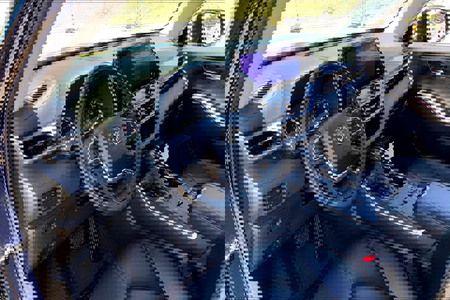 Used 2023 Toyota Highlander XLE image 17