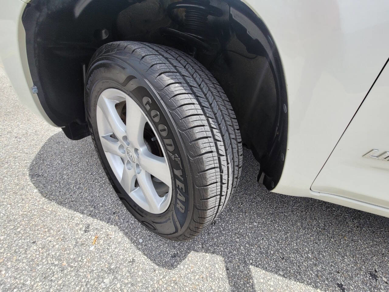 Used 2006 Toyota RAV4 Limited AWD/4WD image 18