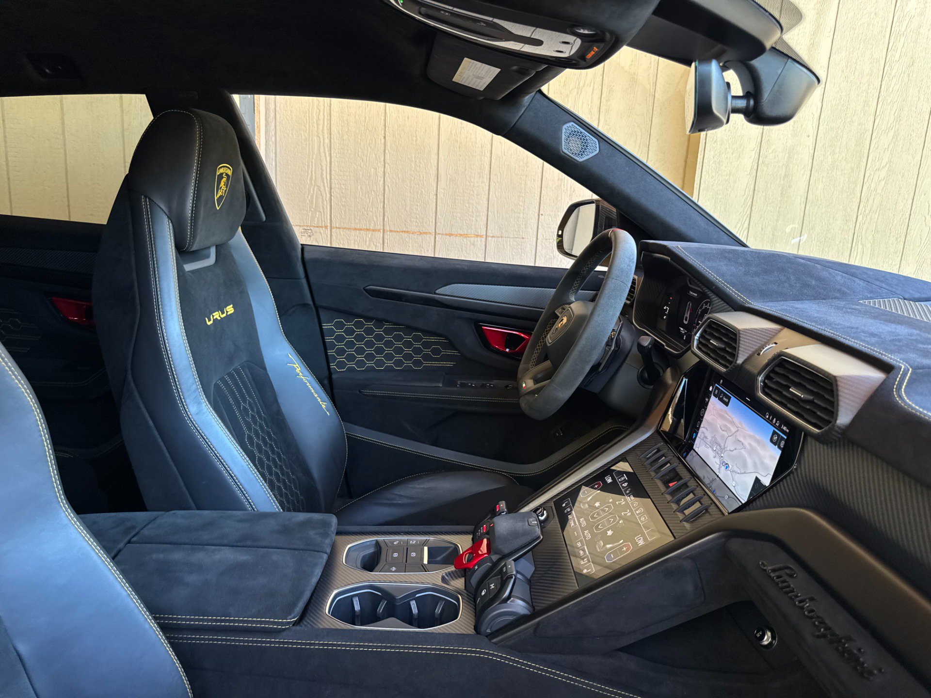 Used 2023 Lamborghini Urus Performante AWD/4WD image 42