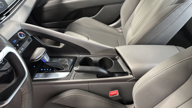 Certified 2025 Hyundai Elantra Sport FWD image 18