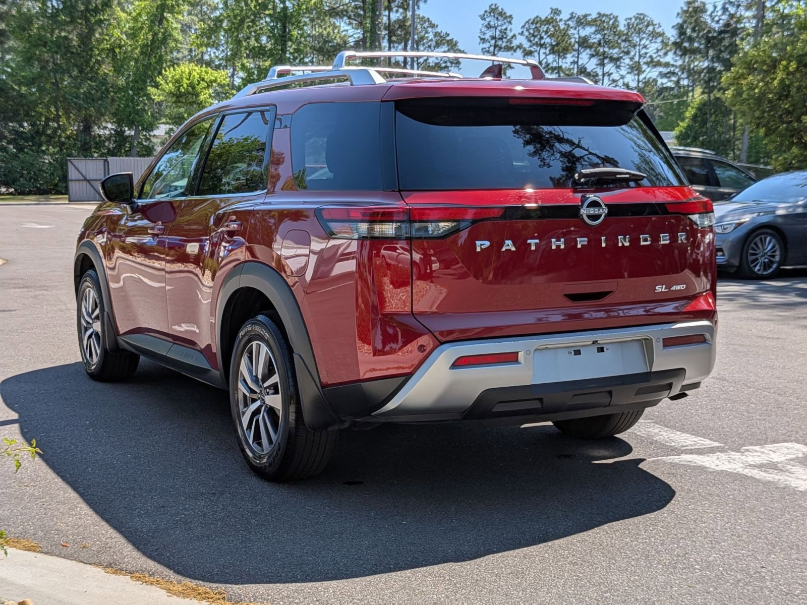 Used 2023 Nissan Pathfinder SL AWD/4WD image 5