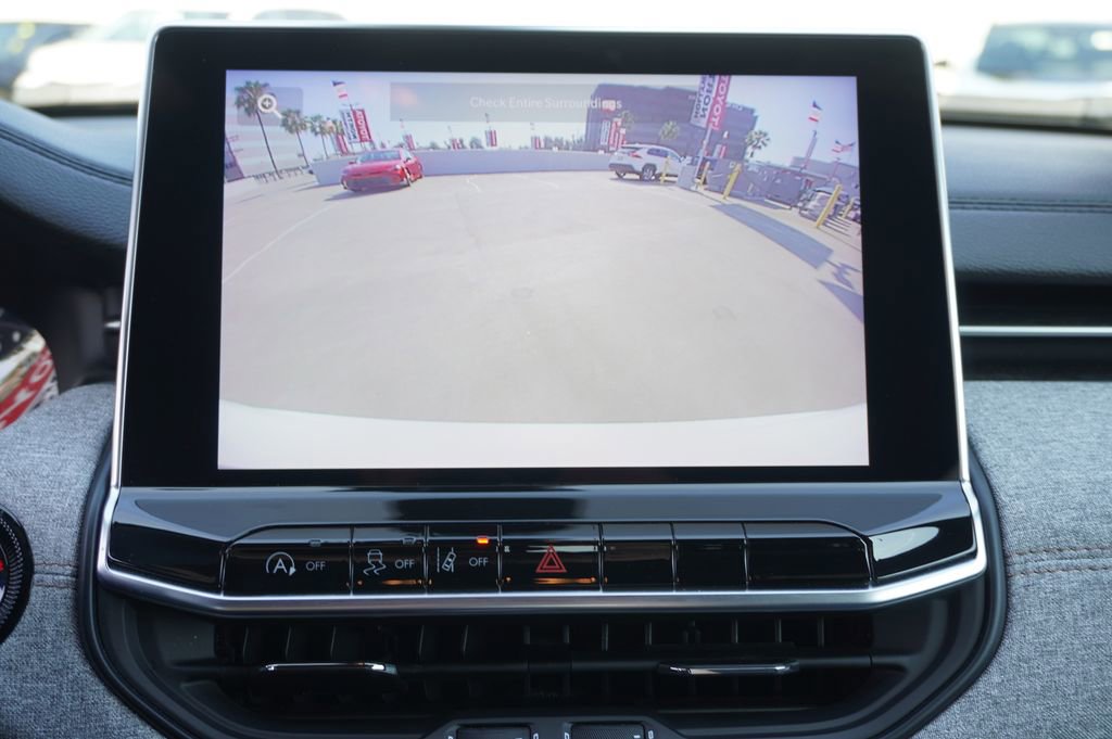 Used 2023 Jeep Compass Latitude image 17