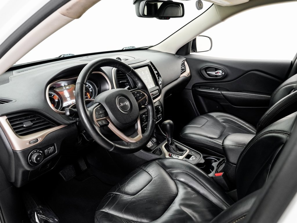 Used 2017 Jeep Cherokee Limited image 4