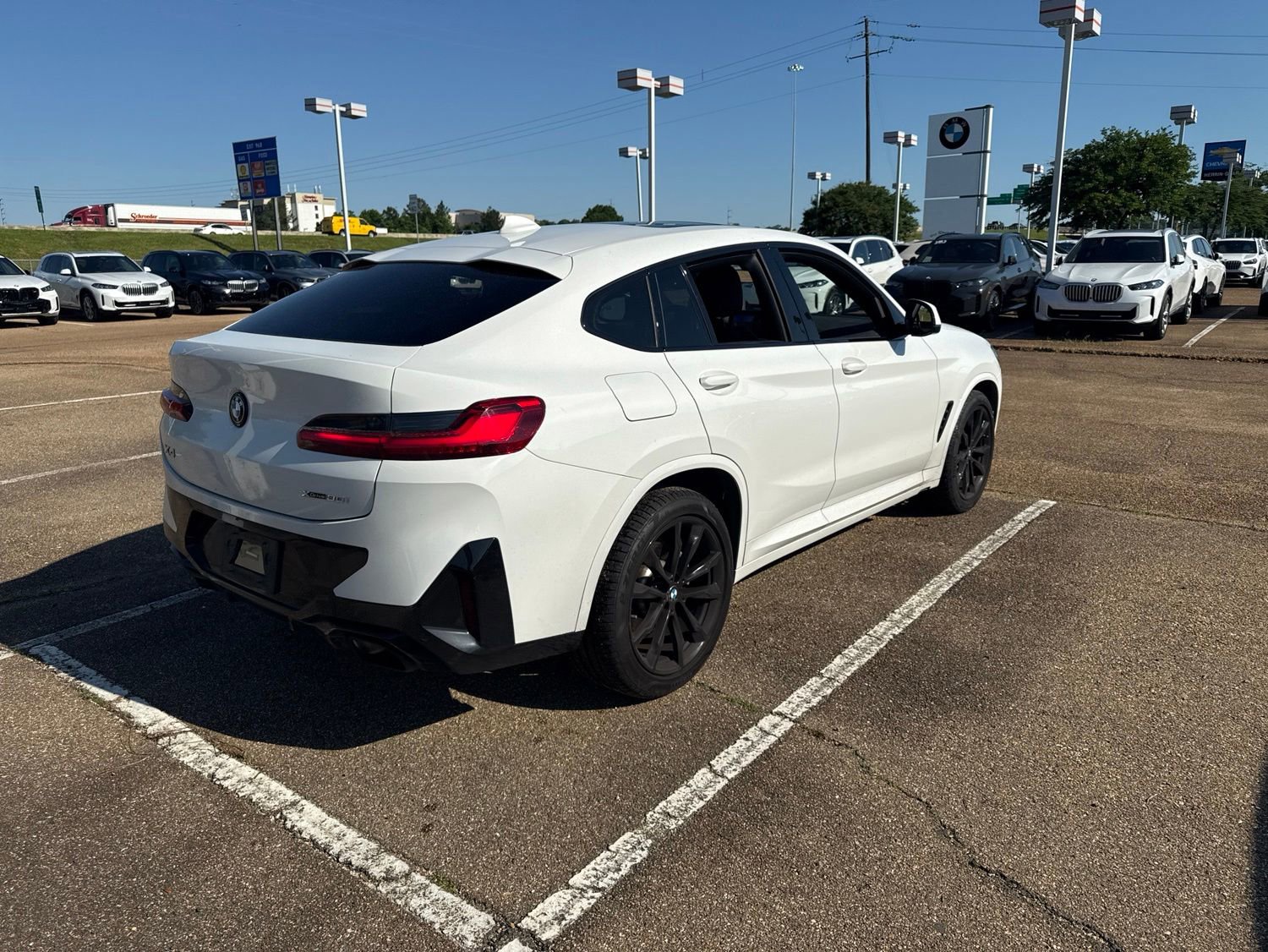 Used 2023 BMW X4 xDrive30i w/ M Sport Package AWD/4WD image 5