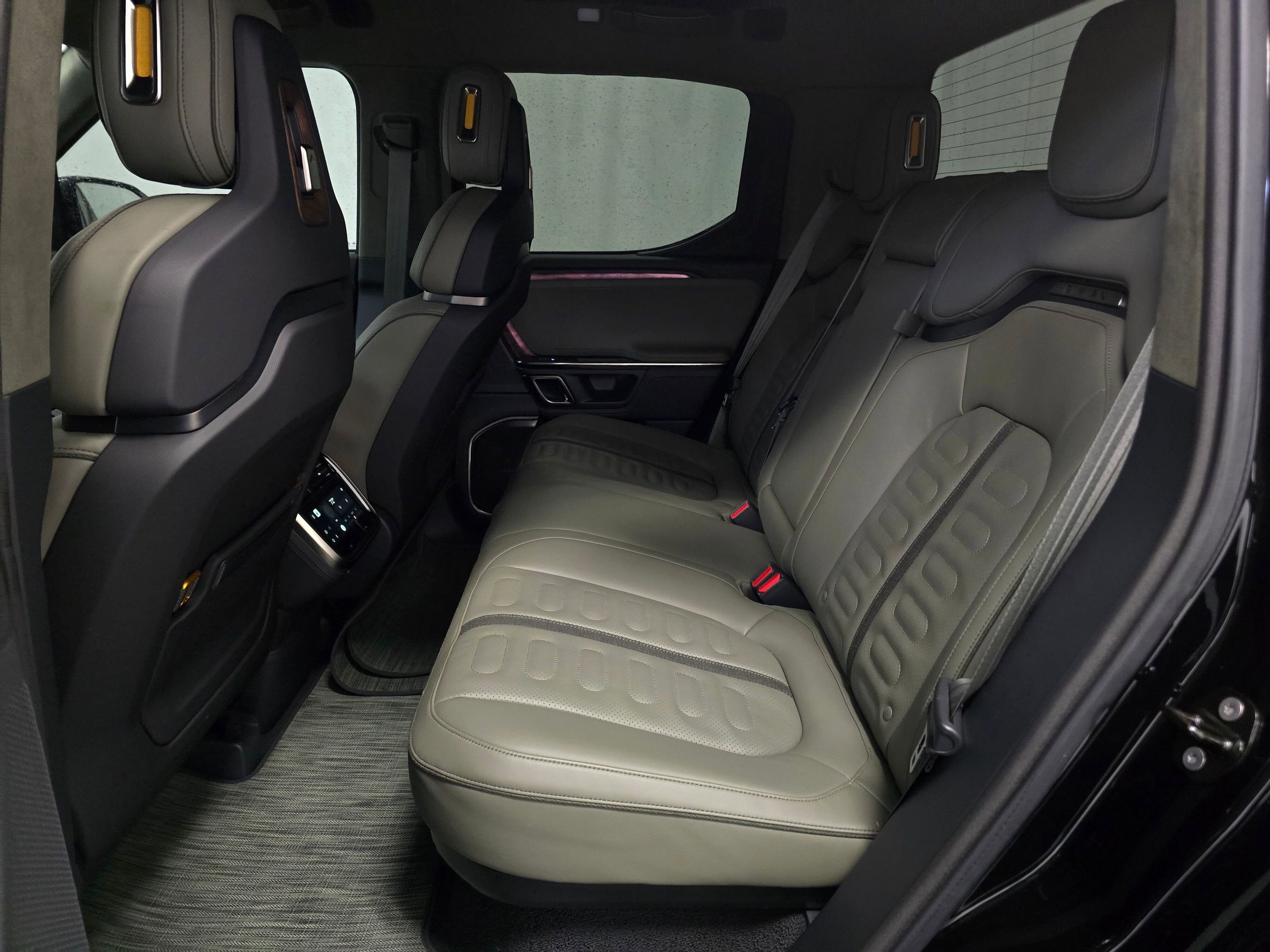 Used 2022 Rivian R1T Adventure image 19