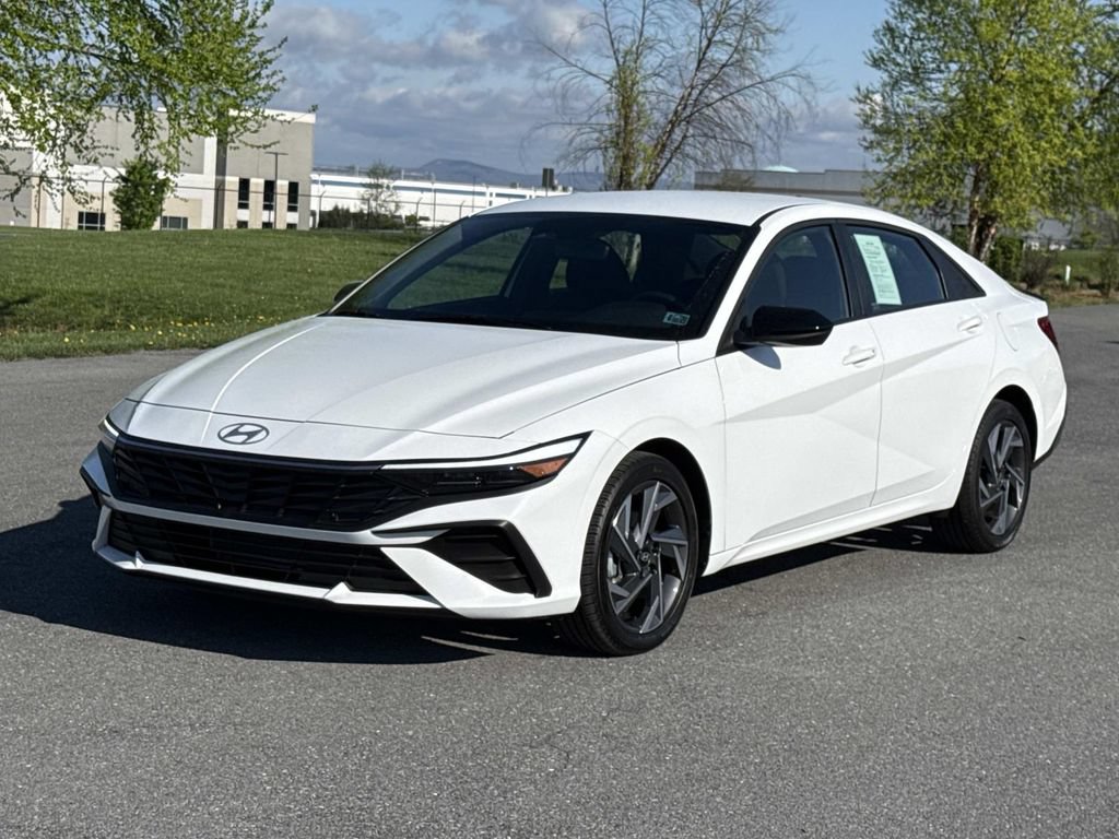Used 2025 Hyundai Elantra Sport FWD image 28