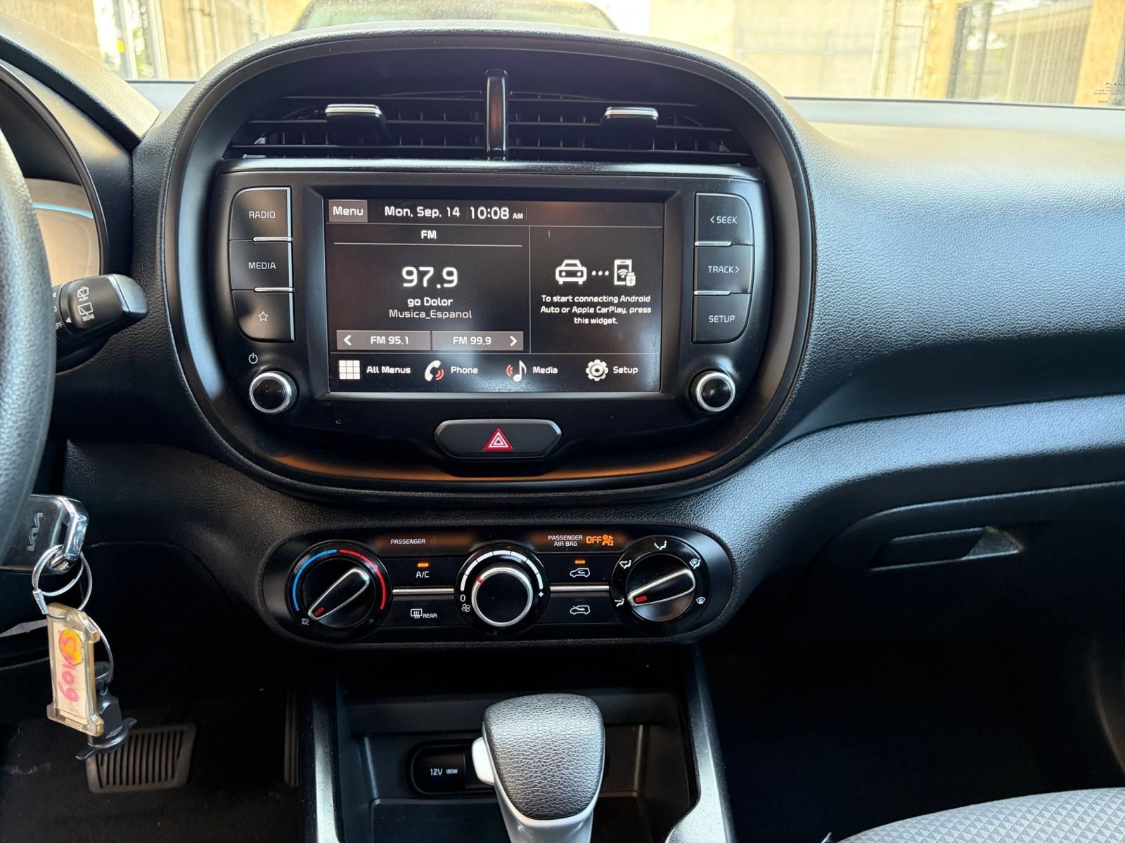 Used 2025 Kia Soul LX w/ LX Technology Package FWD image 19