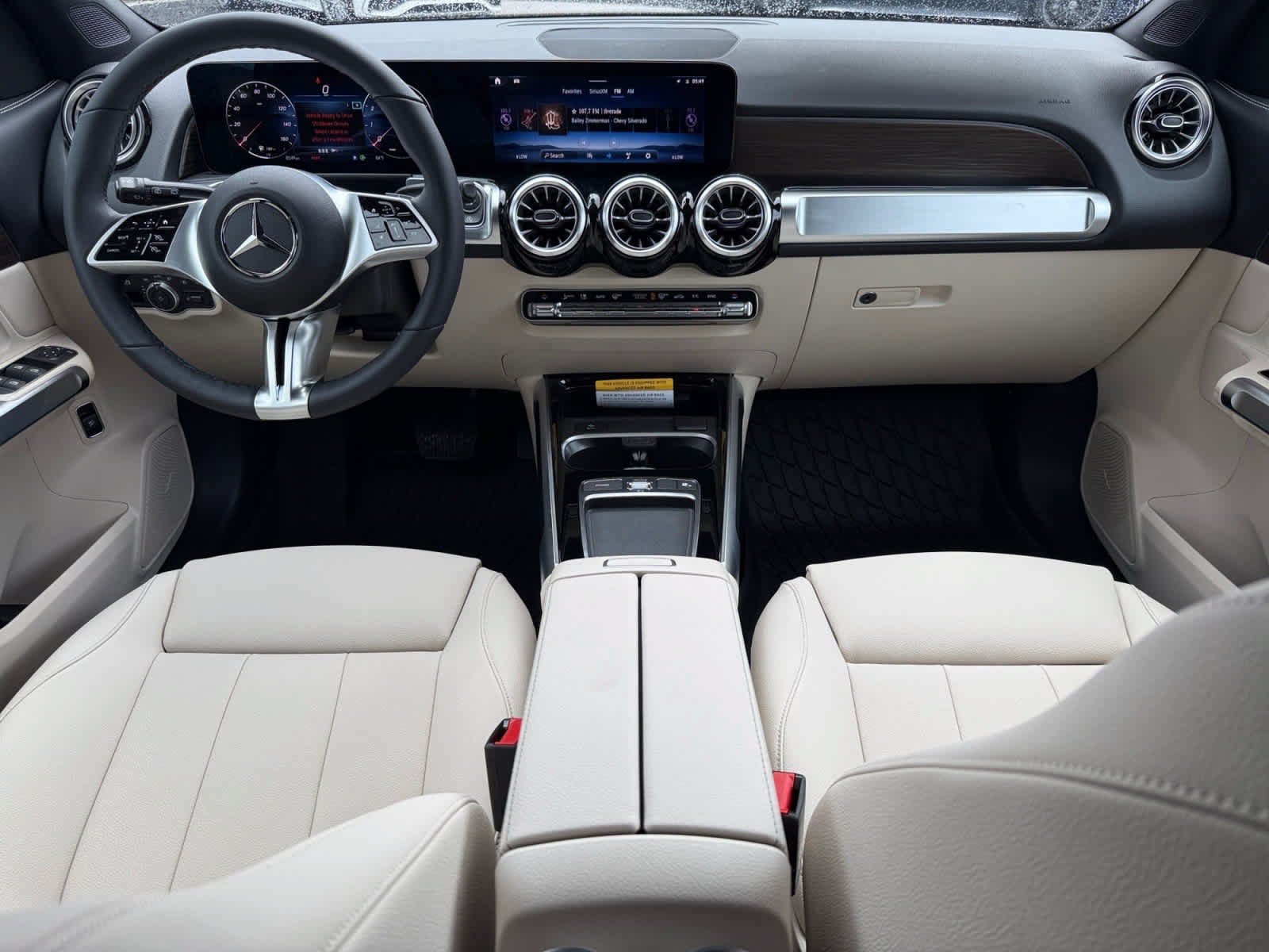 Used 2026 Mercedes-Benz GLB 250 4MATIC image 13