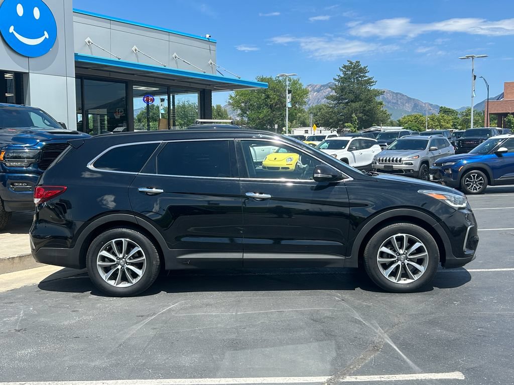 Used 2017 Hyundai Santa Fe SE w/ Cargo Package AWD/4WD image 2