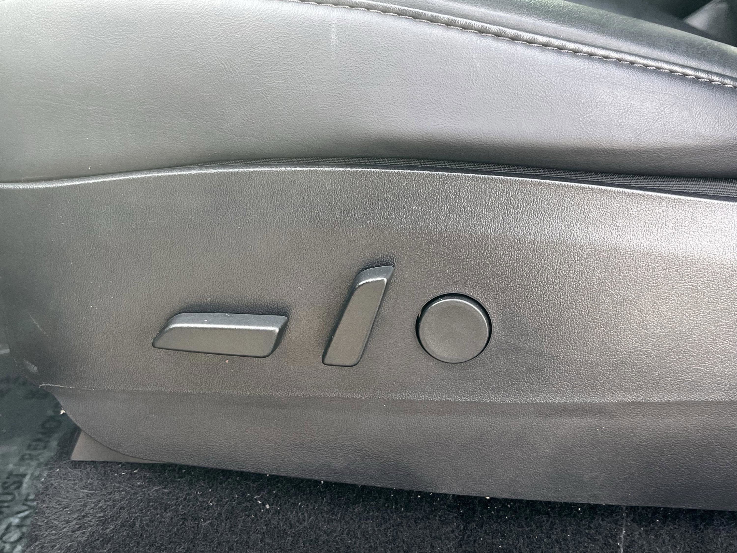 Used 2020 Tesla Model Y Long Range image 12