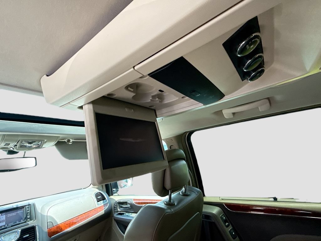 Used 2013 Chrysler Town & Country Limited w/ Luxury Group FWD image 24