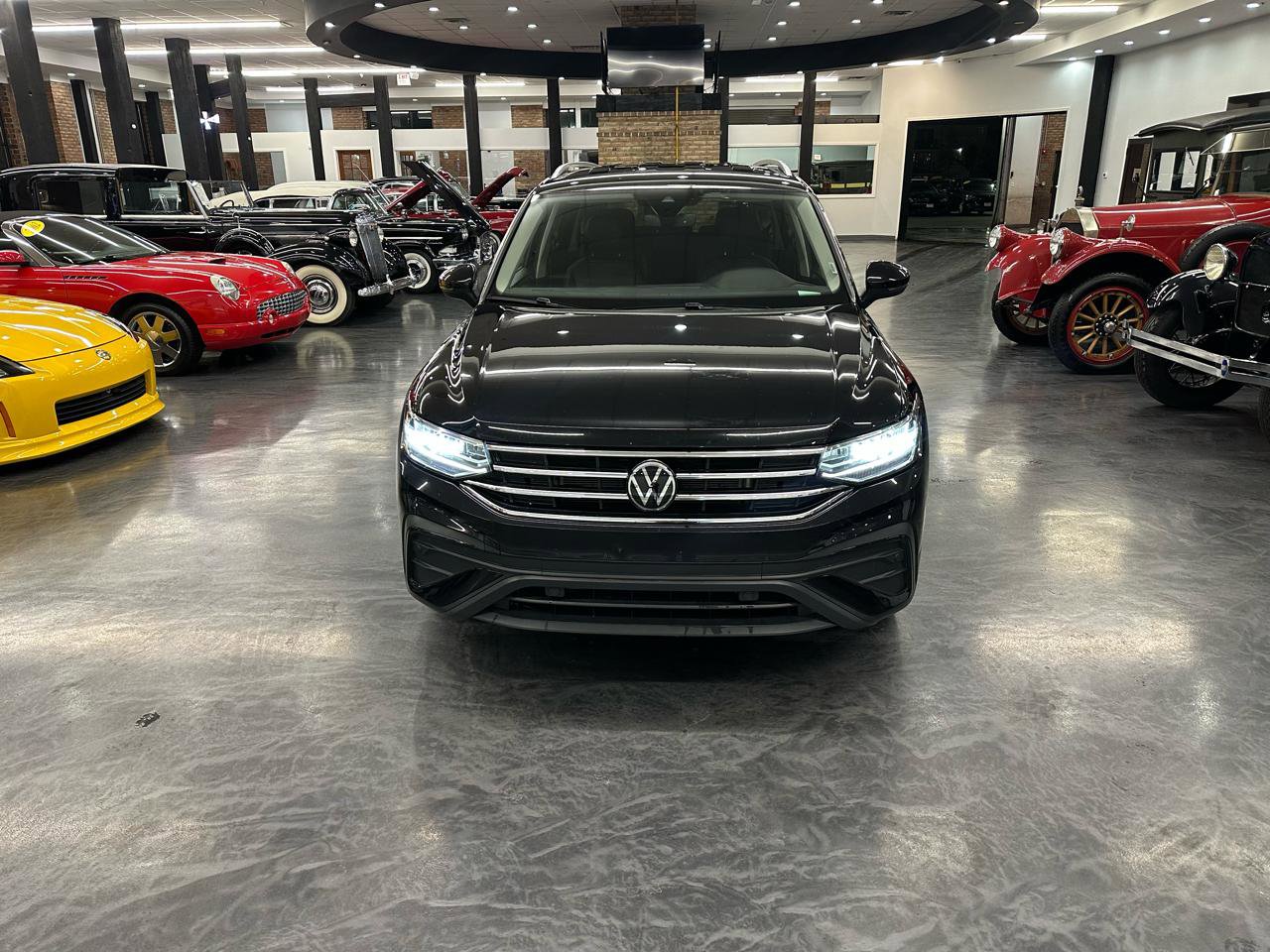 Used 2024 Volkswagen Tiguan Wolfsburg Edition FWD image 2