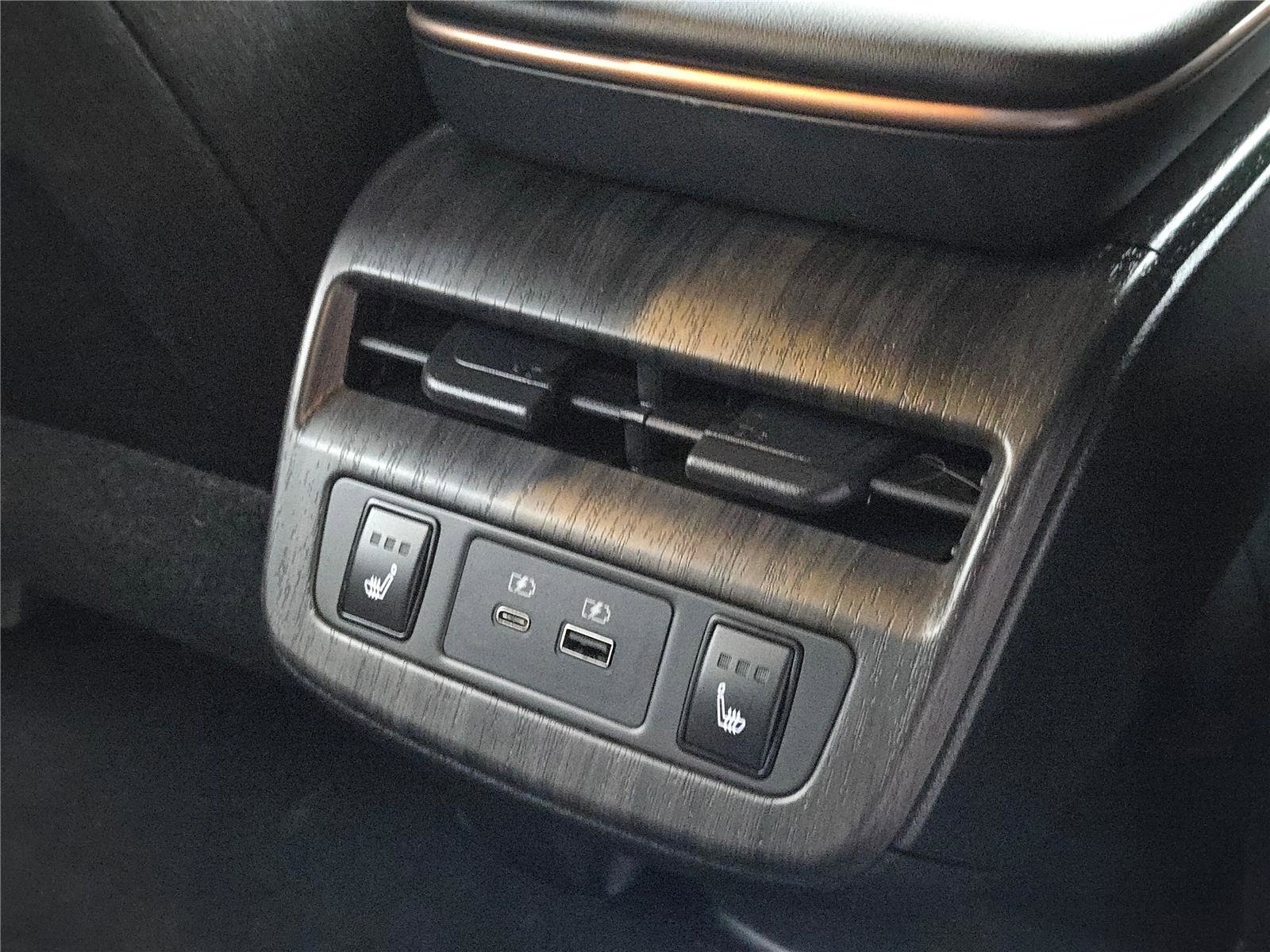 Used 2023 Nissan Ariya AWD image 12