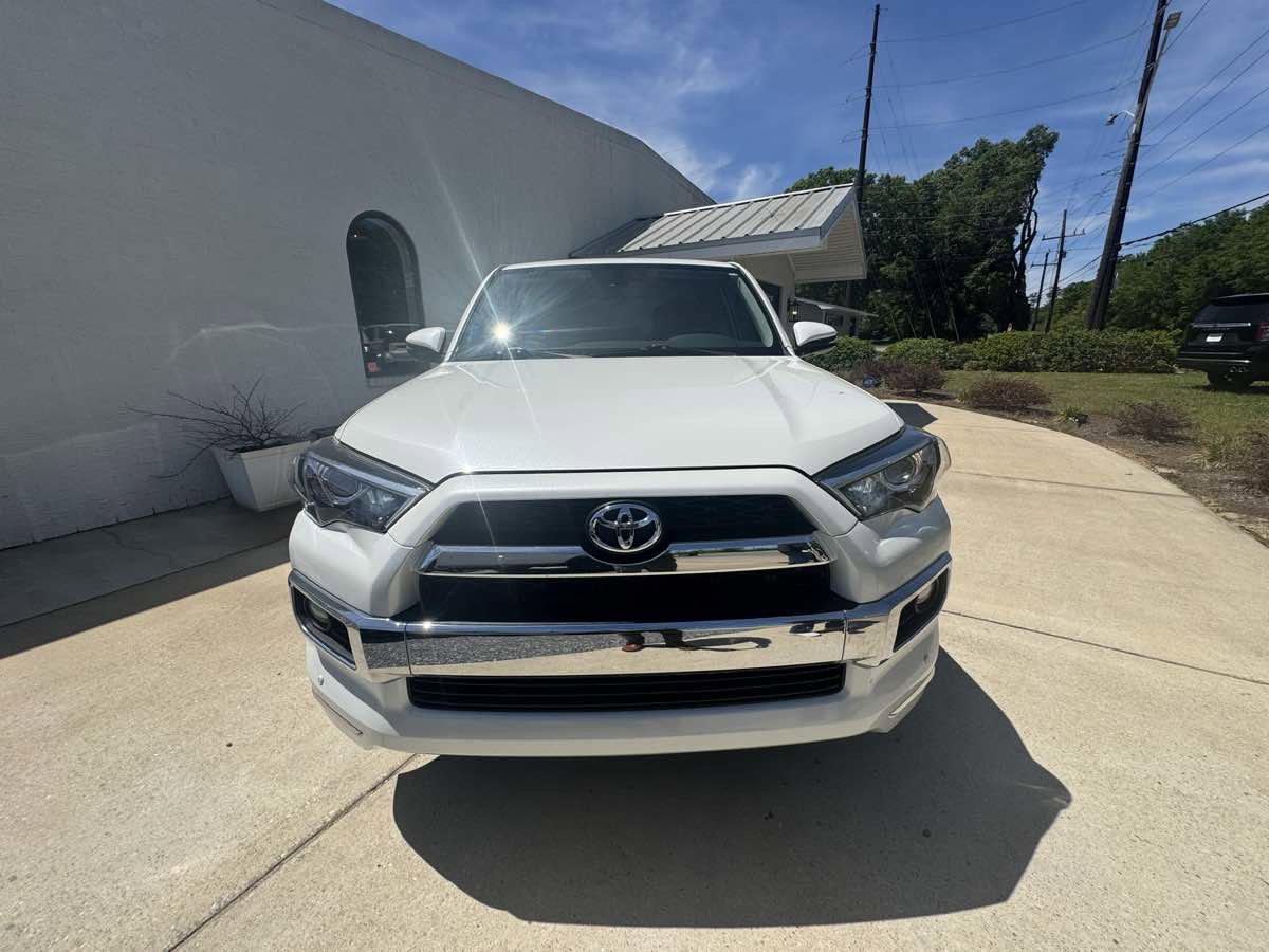 Used 2018 Toyota 4Runner SR5 AWD/4WD image 3