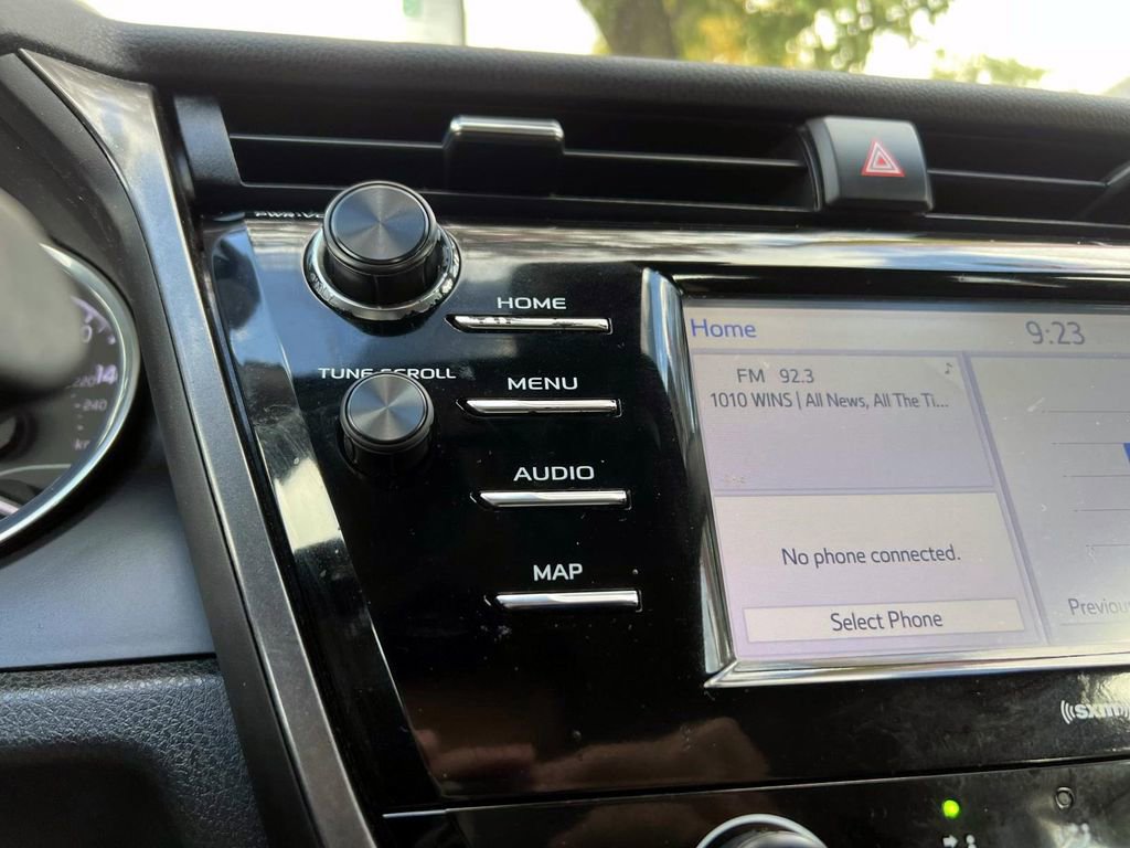 Used 2020 Toyota Camry LE image 33