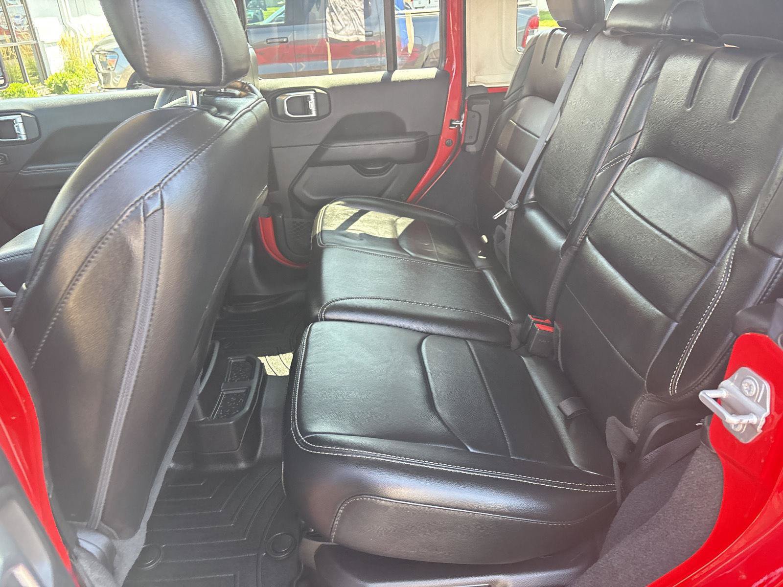Used 2022 Jeep Wrangler Unlimited Sahara AWD/4WD image 10