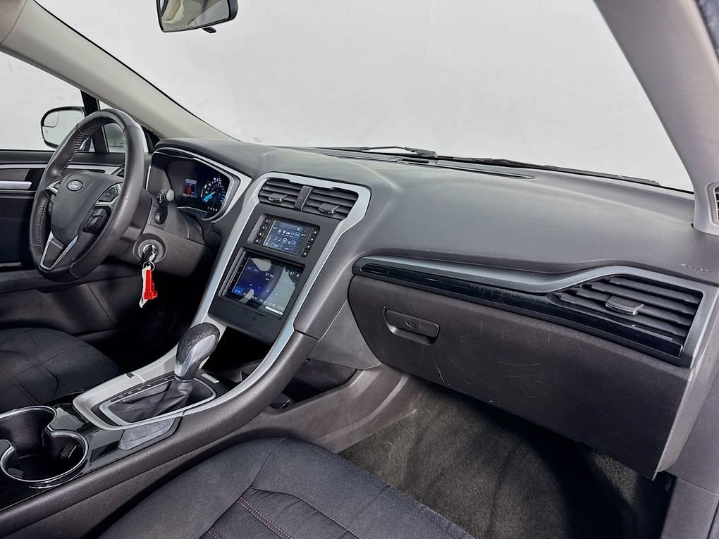 Used 2016 Ford Fusion SE image 29