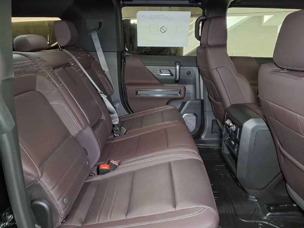 New 2026 GMC Hummer EV SUV w/ LPO, Illumination Package AWD/4WD image 5