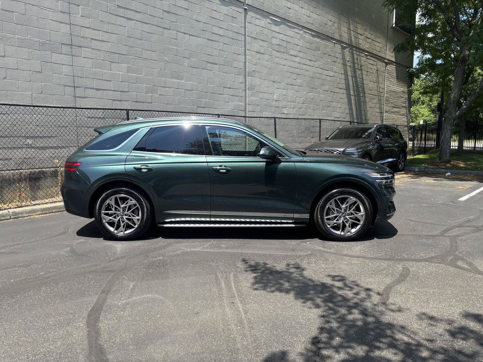 Used 2023 Genesis GV70 2.5T w/ Select Package AWD/4WD image 2