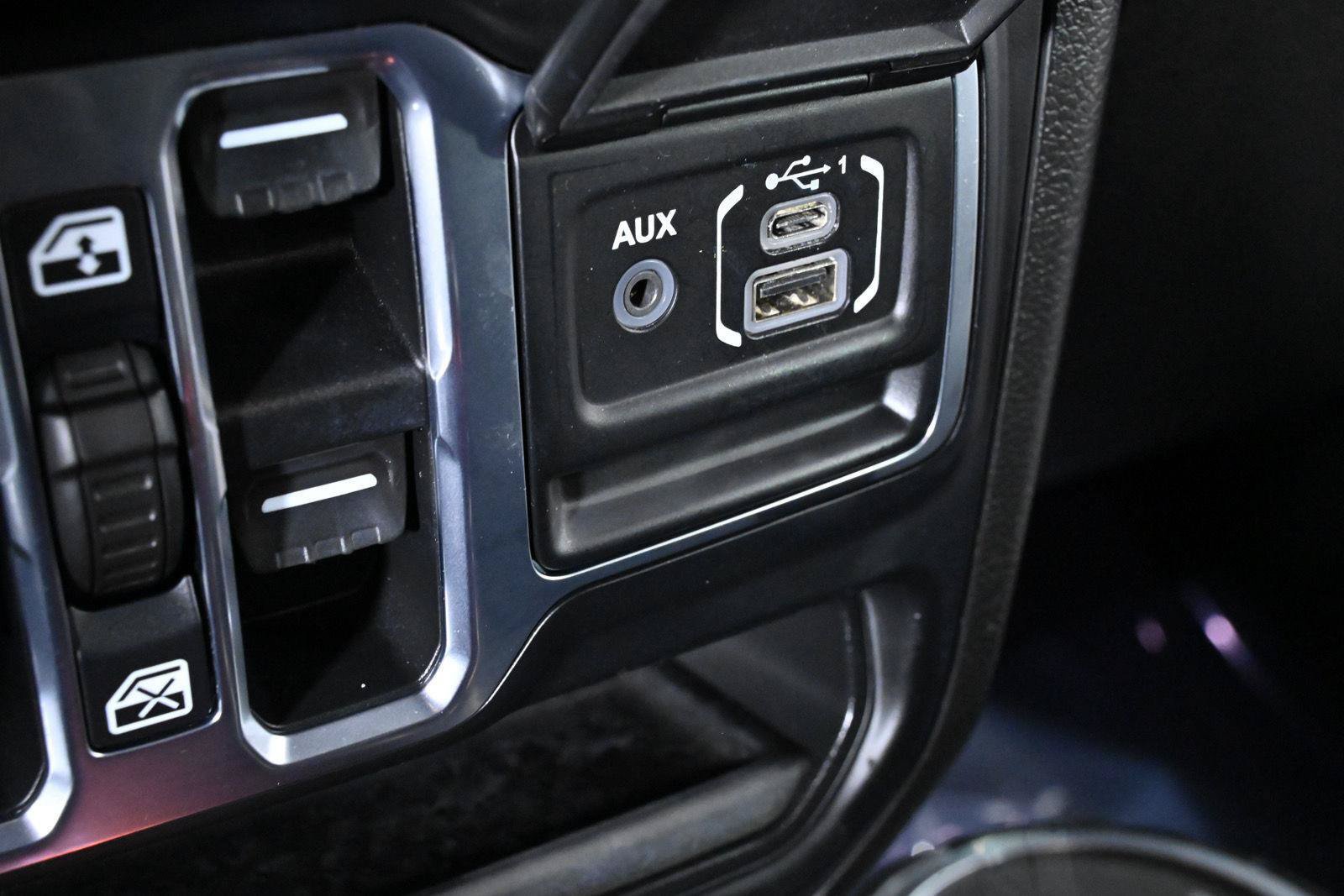 Used 2020 Jeep Wrangler Unlimited Sahara AWD/4WD image 23