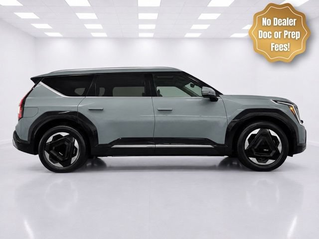 Used 2024 Kia EV9 Land AWD/4WD image 1