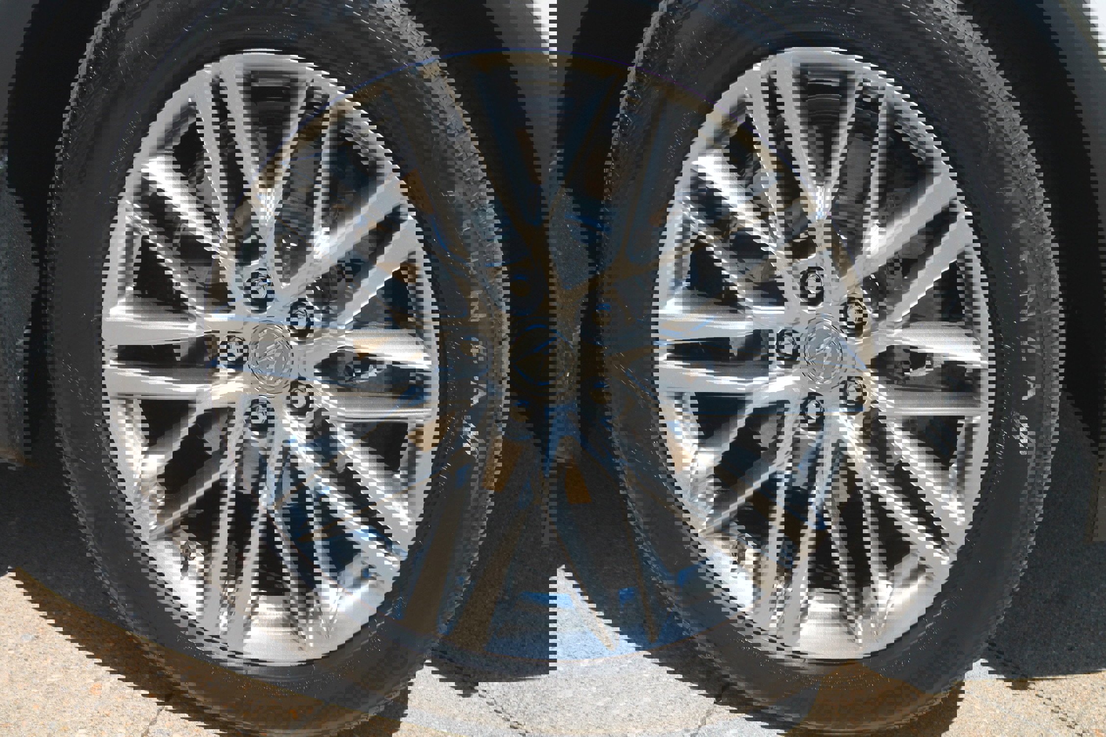 Used 2023 Acura MDX SH-AWD w/ Advance Package image 3