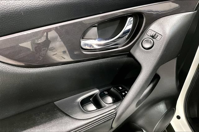 Used 2019 Nissan Rogue S FWD image 41
