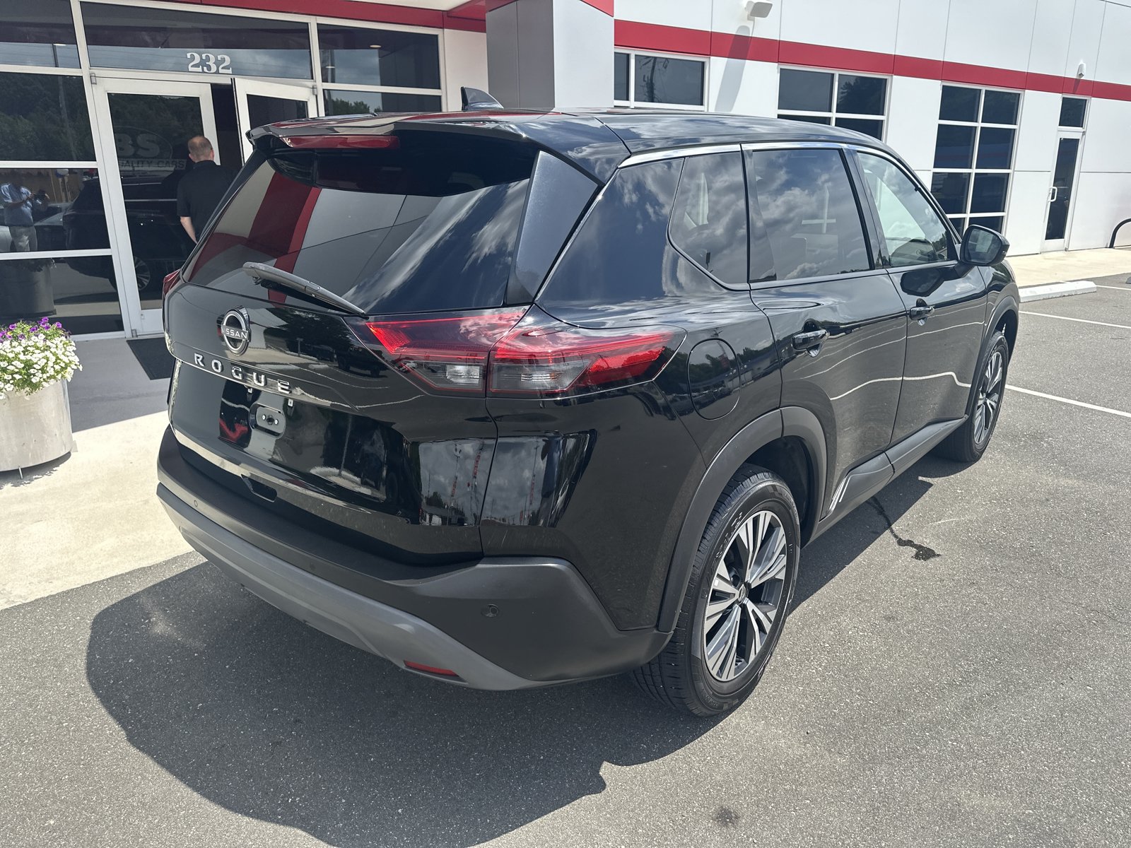 Used 2021 Nissan Rogue SV AWD/4WD image 8