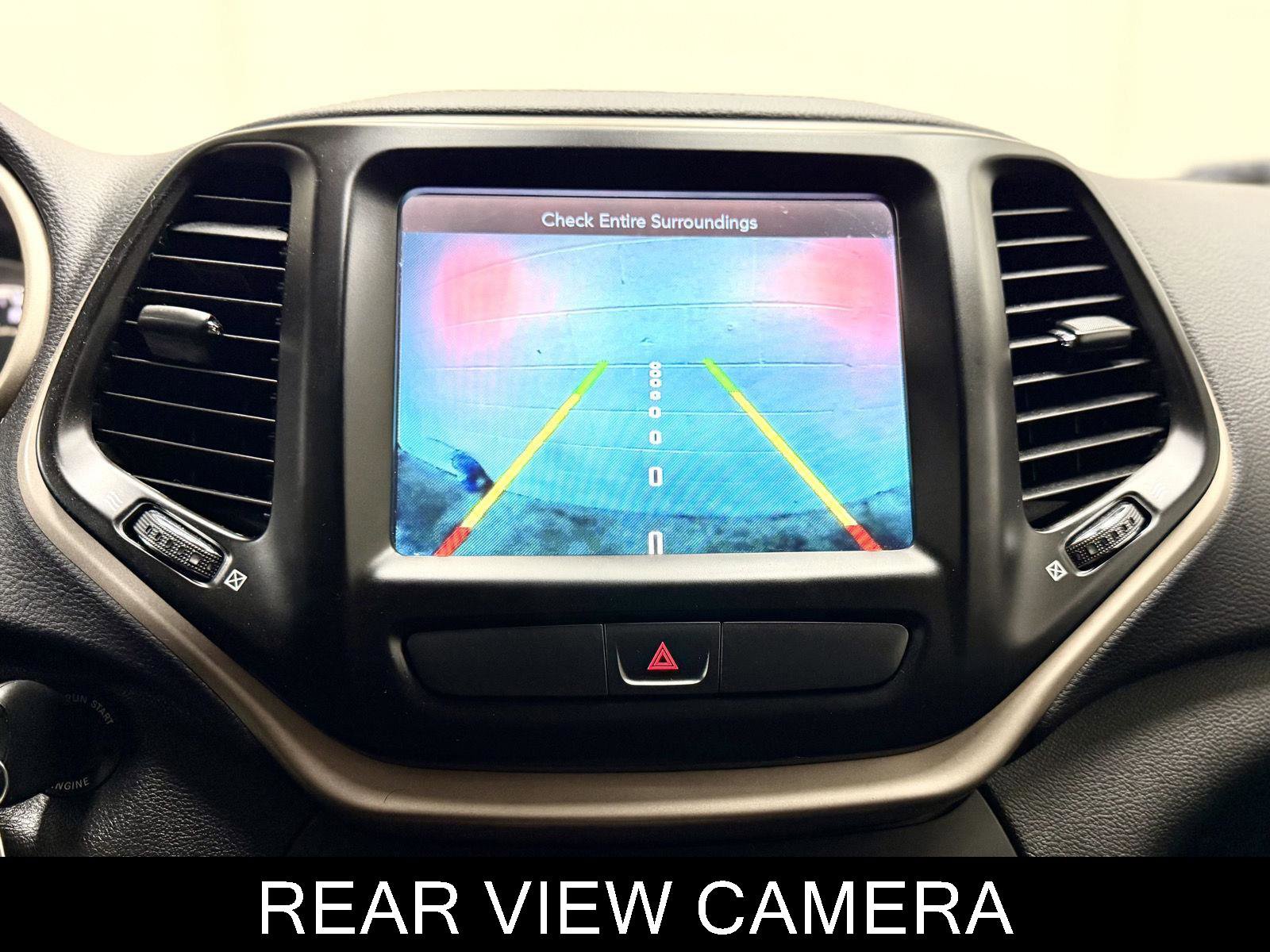 Used 2017 Jeep Cherokee Latitude w/ Cold Weather Group image 28