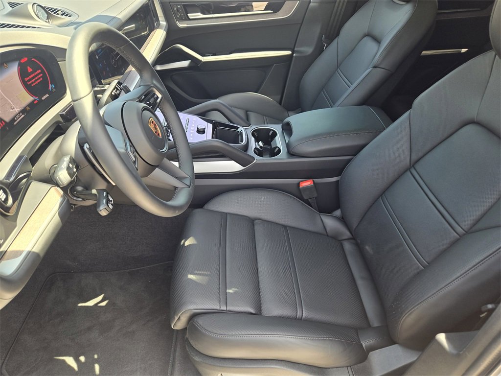 Used 2025 Porsche Cayenne S image 5