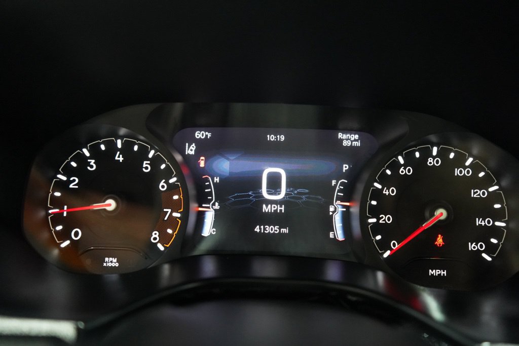 Used 2025 Jeep Compass Latitude w/ Sun & Sound Group AWD/4WD image 24