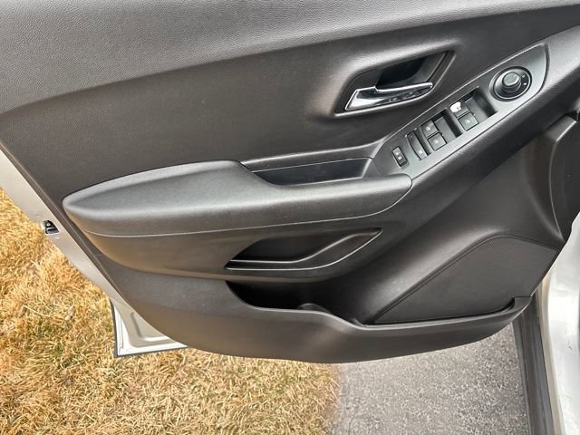 Used 2017 Chevrolet Trax LT image 10