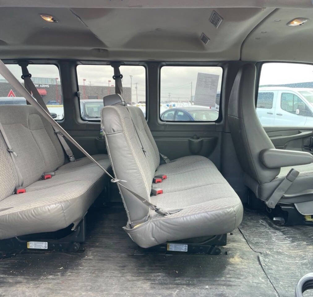 Used 2012 GMC Savana 3500 LS w/ Power Package image 9