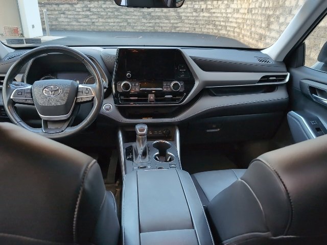 Used 2023 Toyota Highlander XLE image 23