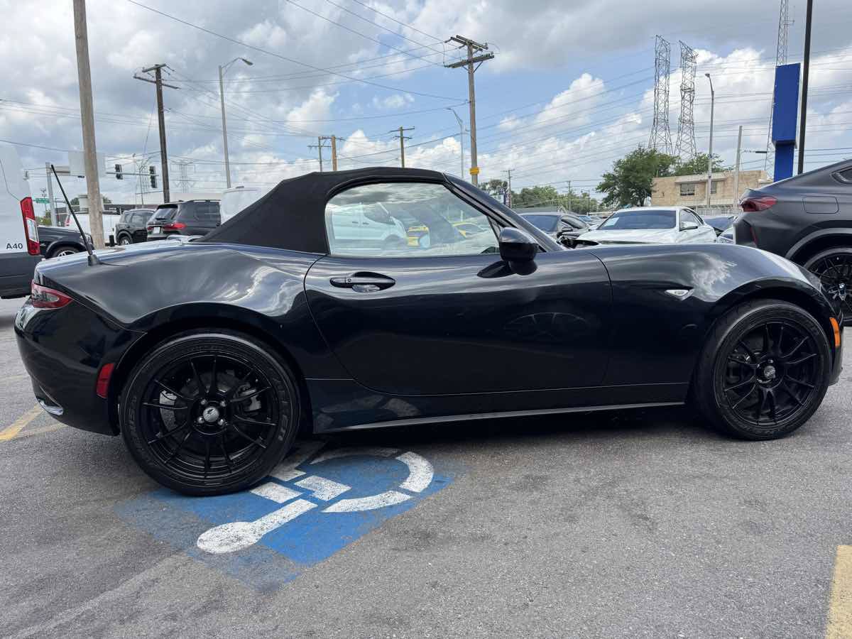Used 2016 MAZDA MX-5 Miata Sport RWD image 4
