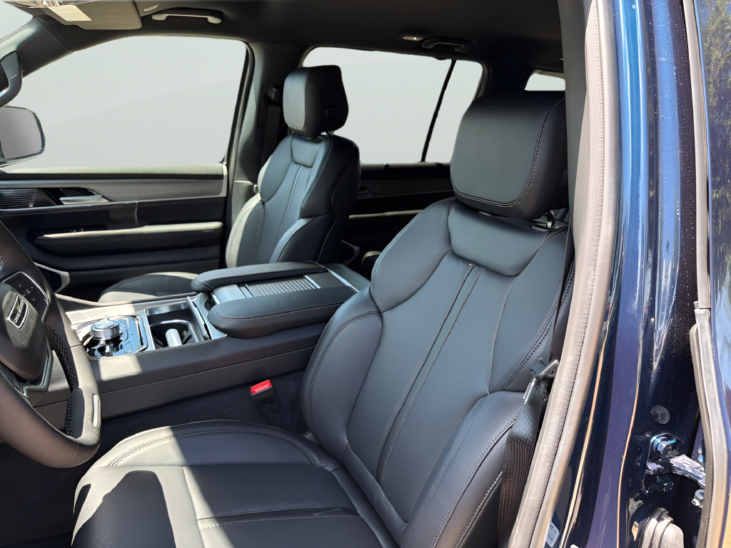 New 2026 Jeep Grand Wagoneer Limited w/ Convenience Group I AWD/4WD image 17