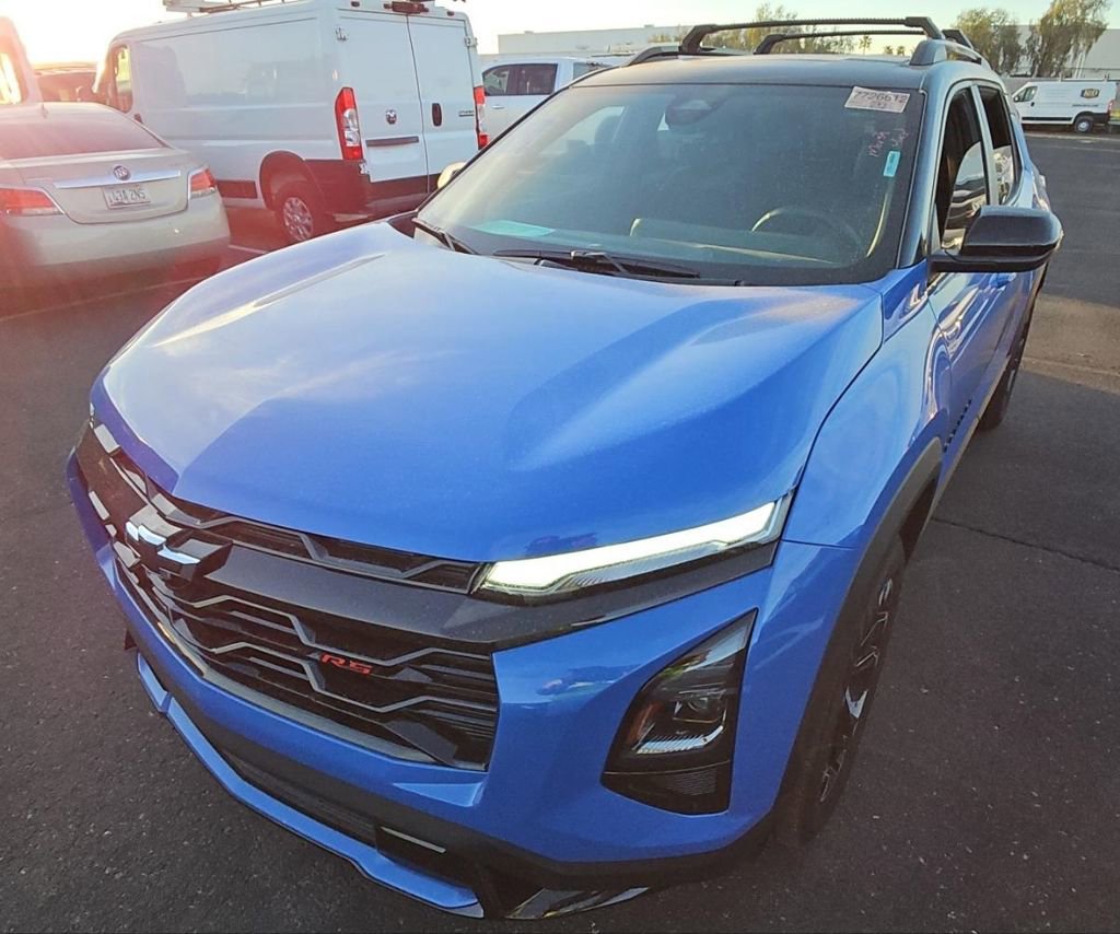 Used 2025 Chevrolet Equinox RS w/ Convenience Package III image 3