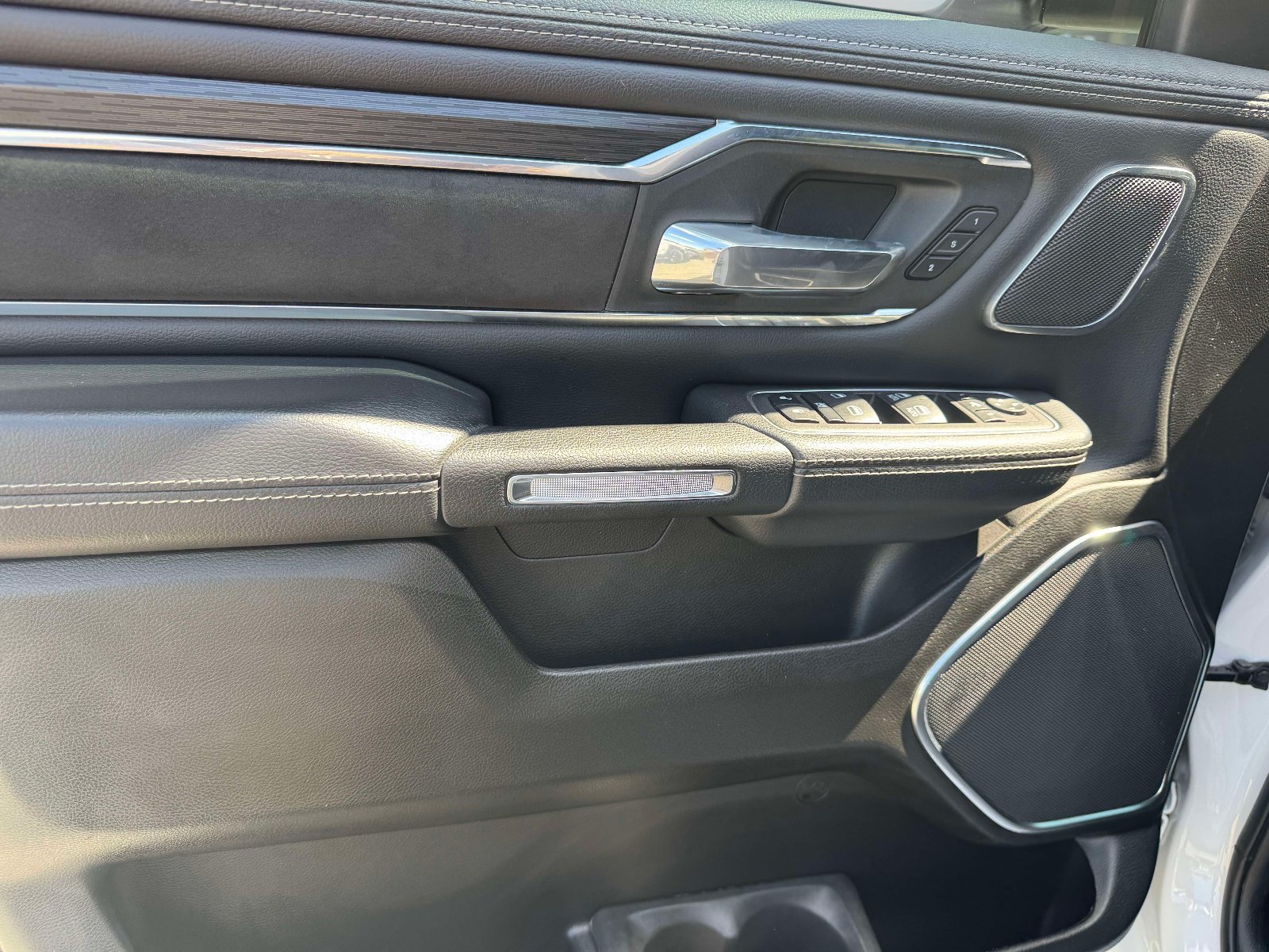 Used 2024 RAM 1500 Laramie AWD/4WD image 16