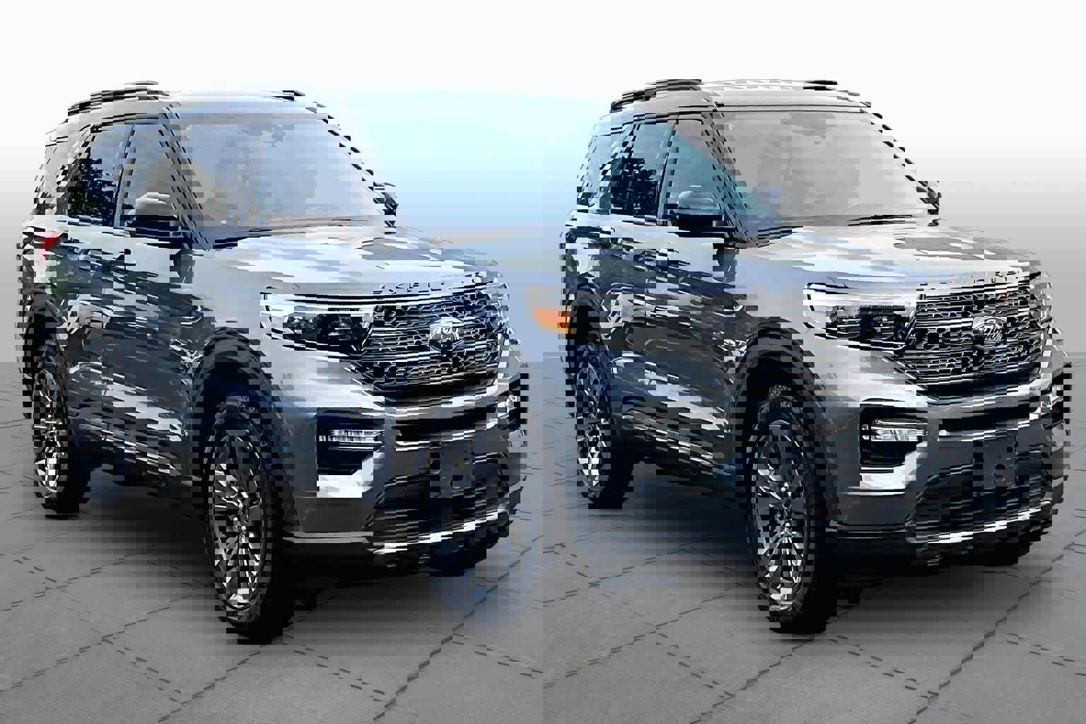 Used 2022 Ford Explorer XLT w/ Equipment Group 202A AWD/4WD image 3