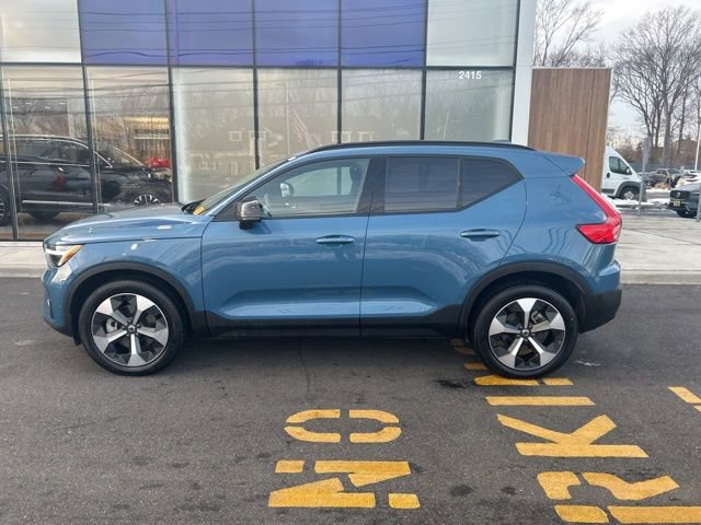 Certified 2025 Volvo XC40 B5 Plus image 2