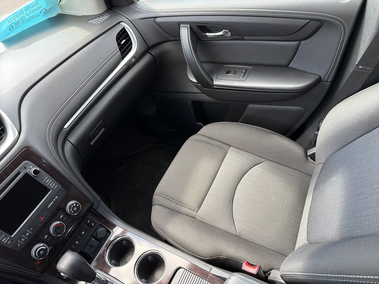 Used 2017 Chevrolet Traverse LT w/ Style and Technology Package FWD image 11