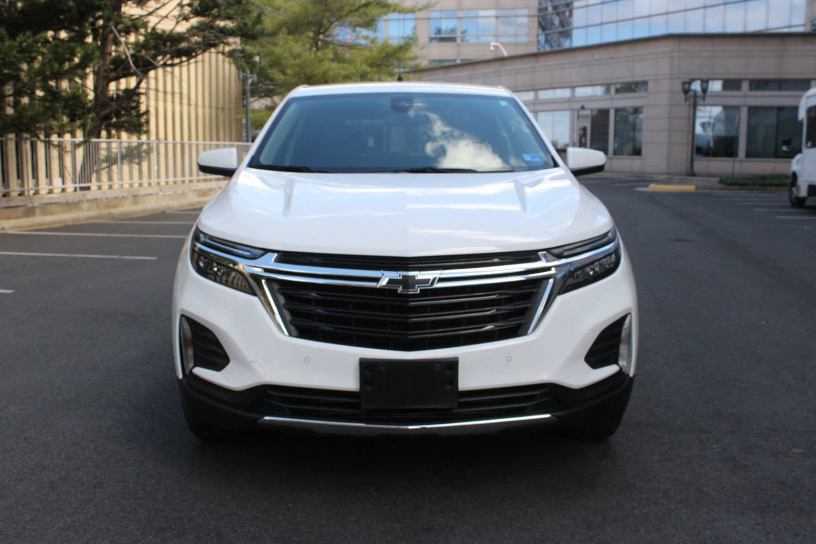 Used 2022 Chevrolet Equinox LT AWD/4WD image 3