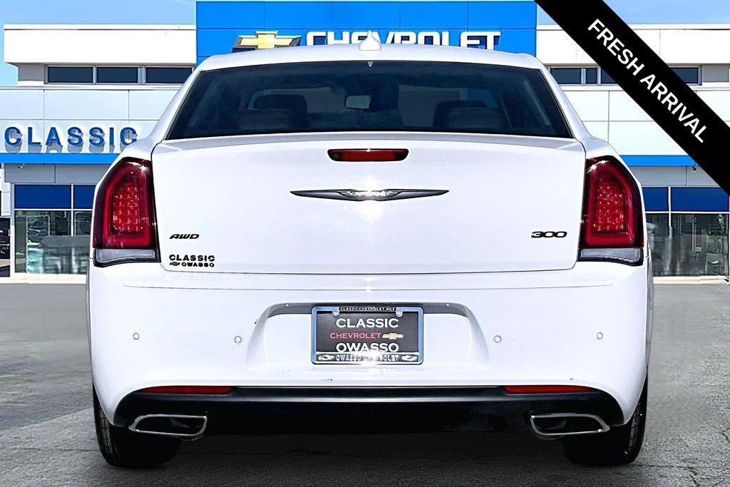 Used 2023 Chrysler 300 Touring L w/ Comfort Group AWD/4WD image 4