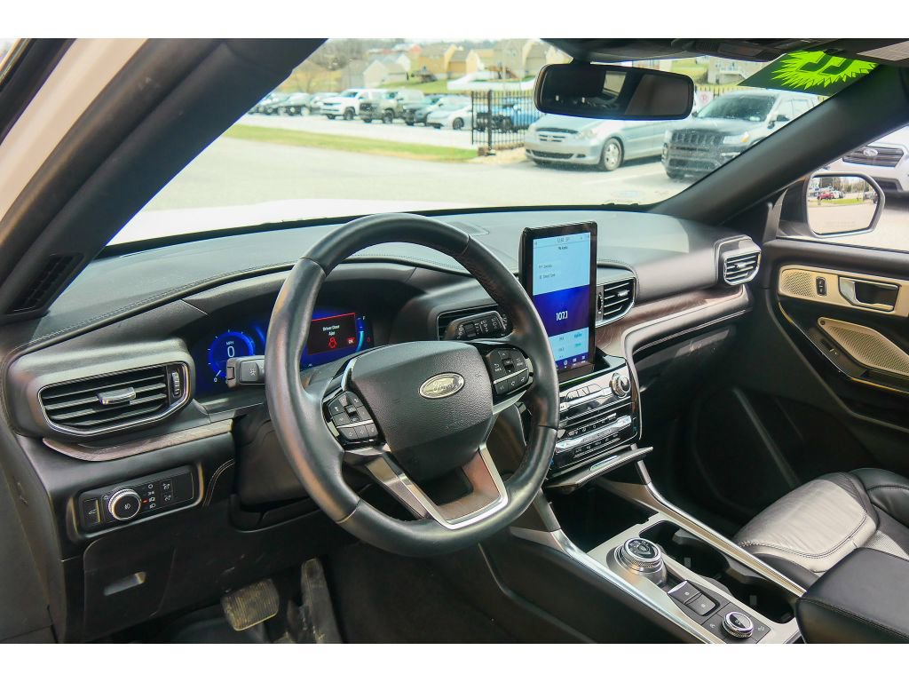 Used 2022 Ford Explorer Platinum w/ Technology Package AWD/4WD image 12